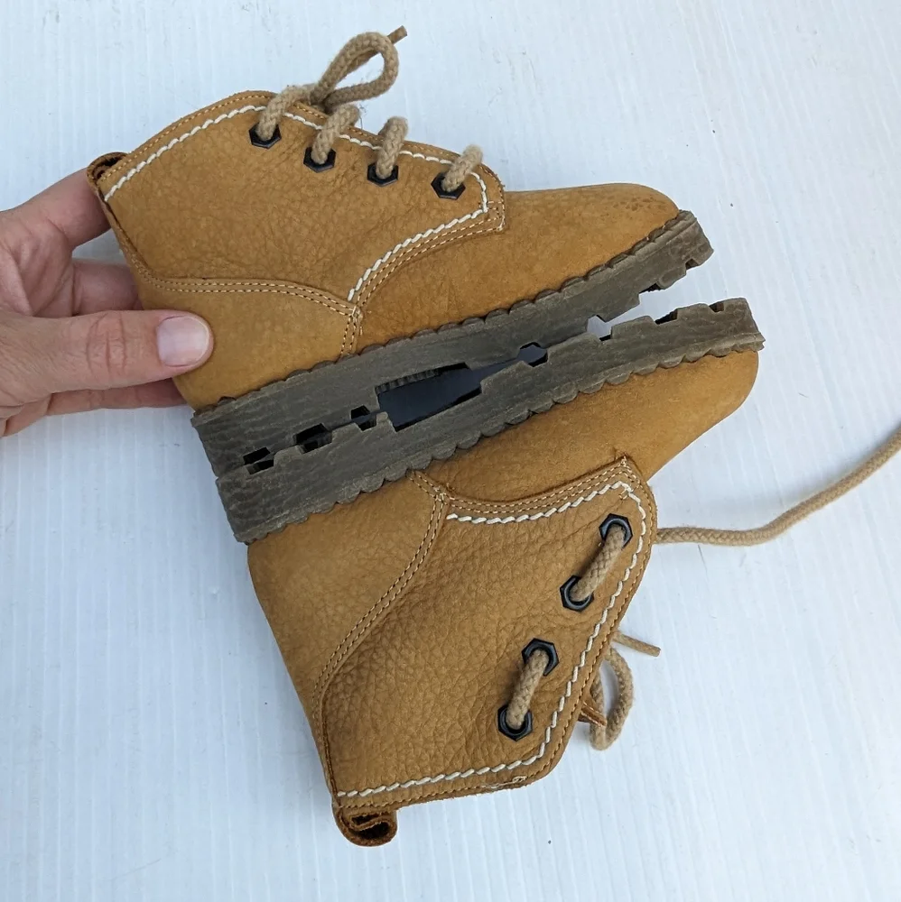 VINTAGE Earth Elements brown leather lace-up high top boots